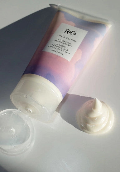 ON A CLOUD Masque