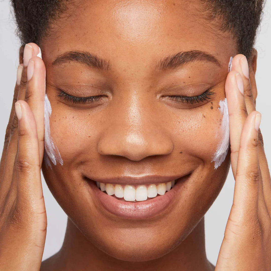 invisible physical defense mineral sunscreen spf30